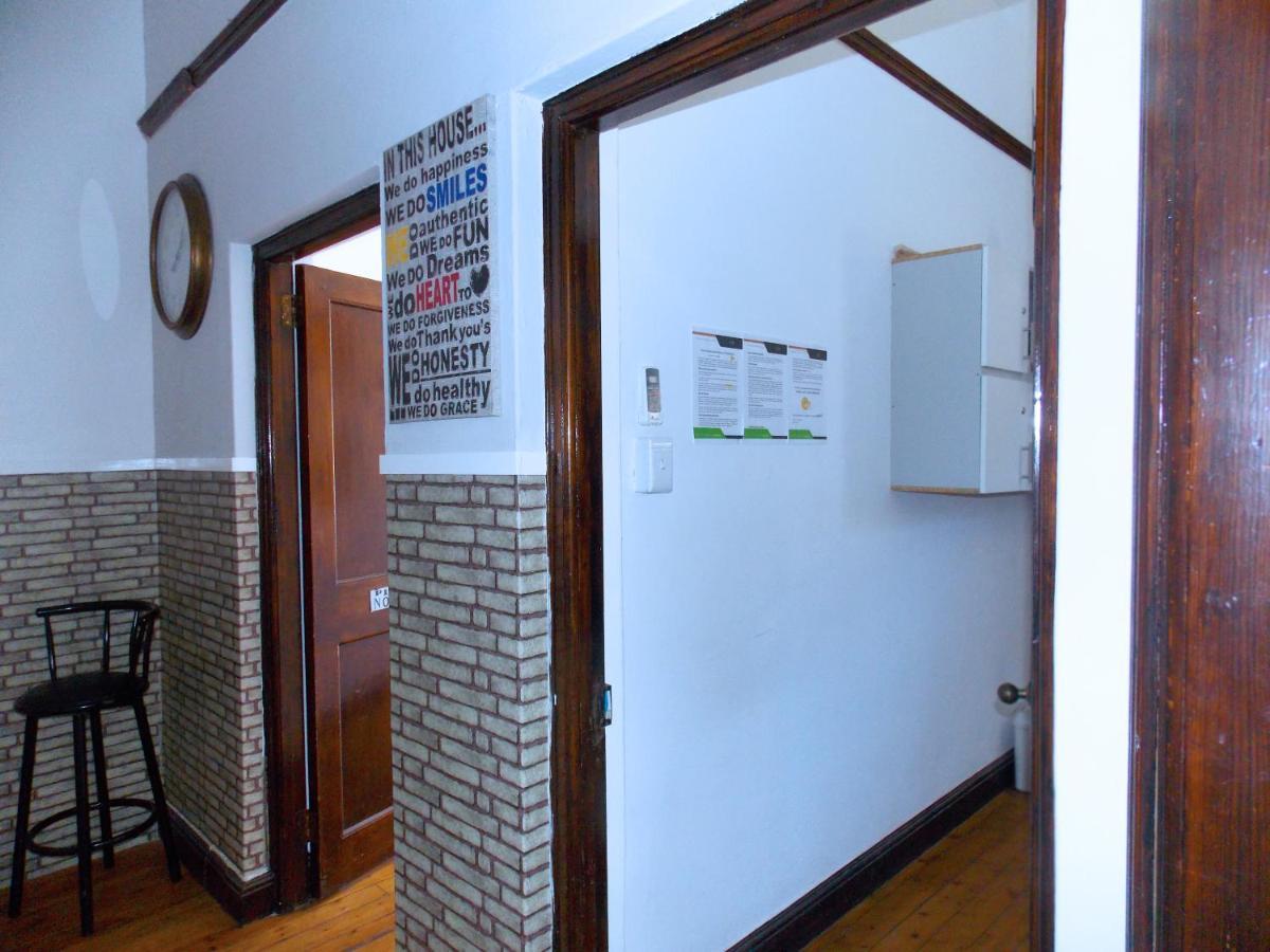 Trap Houz Backpackers Hostel Cape Town Exterior photo