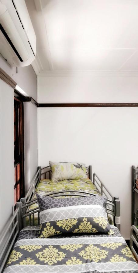 Trap Houz Backpackers Hostel Cape Town Exterior photo